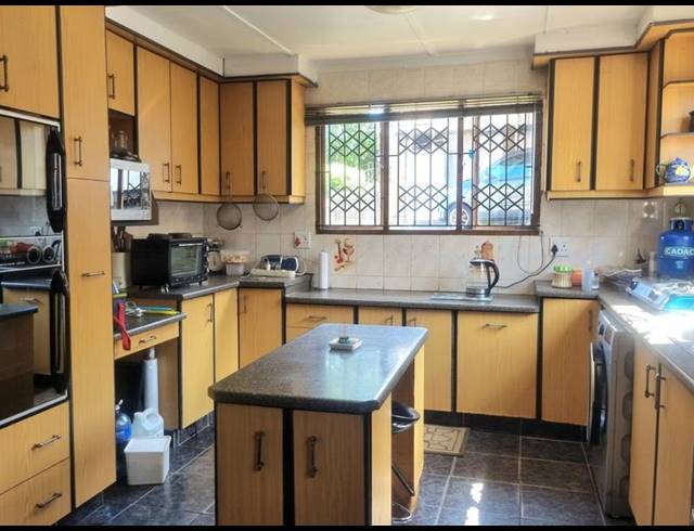 3 BEDROOM HOUSE FOR SALE IN MONTCLAIR